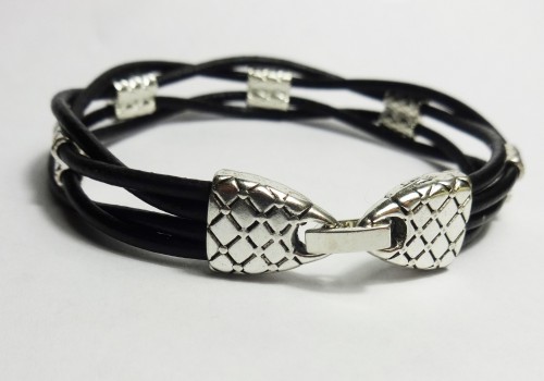 Браслет из натуральной кожи.