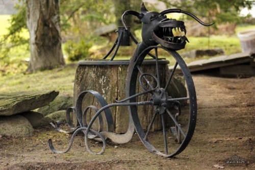 For more details about shipping and size, please, contact me.